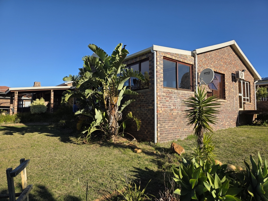 3 Bedroom Property for Sale in Wavecrest Eastern Cape